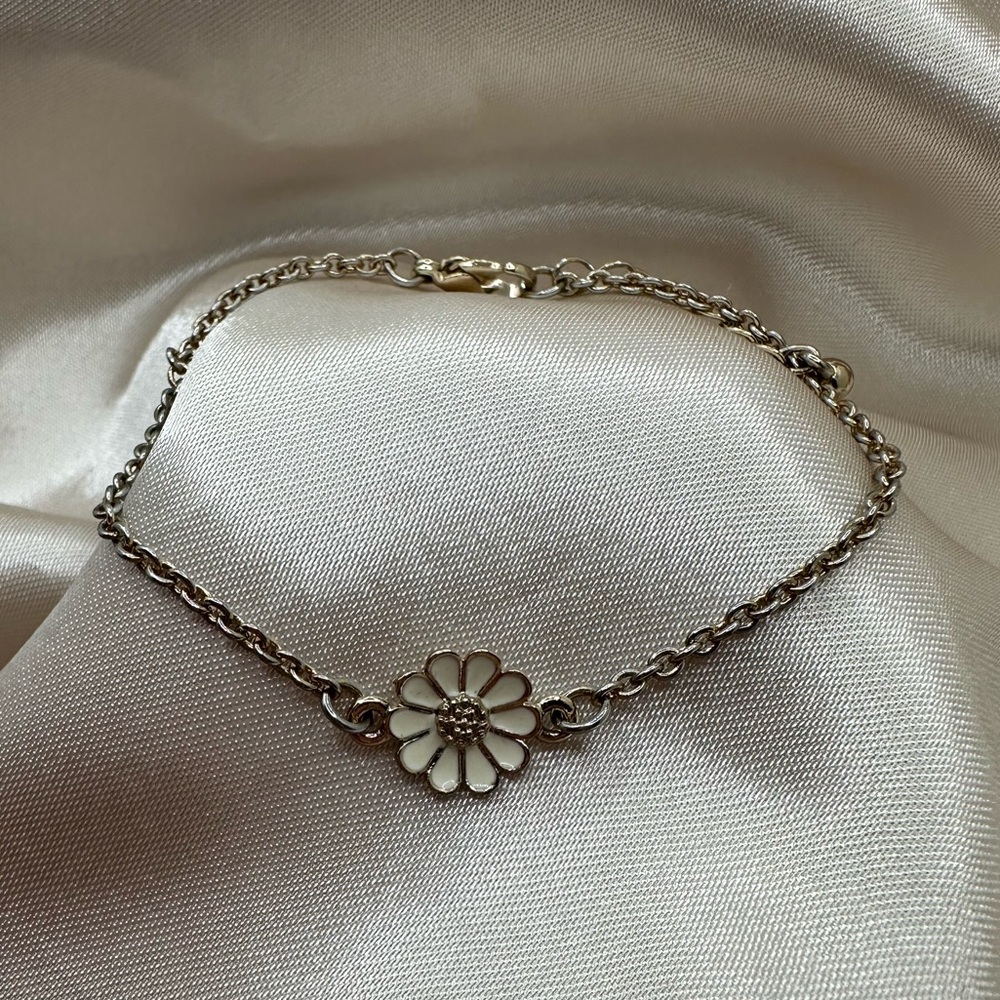 Simple daisy charm bracelet gold 7.5 - 8.5 inches